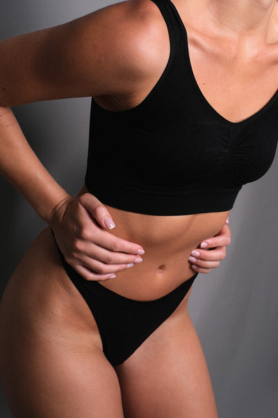 Low-Waist Thongs in Black