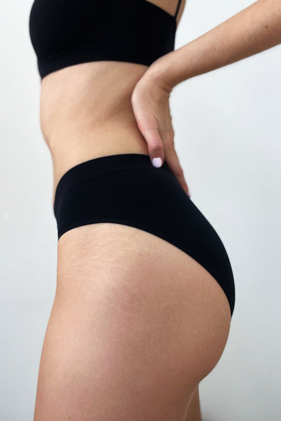 Seamless high-waist panties in black