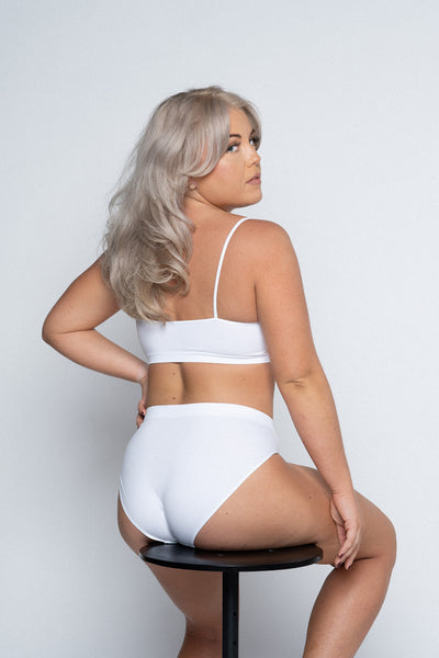 Seamless Bralette in White. Comfort and style